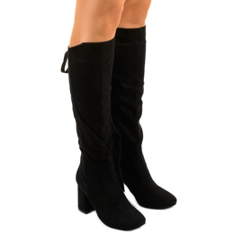 Botins pretos com shimmerfog de camurça ecológica