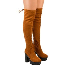Botas camelo camurça no poste cáqui Carrum marrom