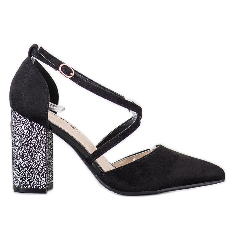 Goodin Bombas elegantes em um pilar preto