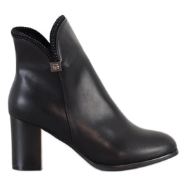 Sabatina Botas elegantes com recorte preto