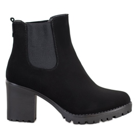 Queentina Botas têxteis Chelsea em um pilar preto Queentina Botas têxteis Chelsea em um pilar preto