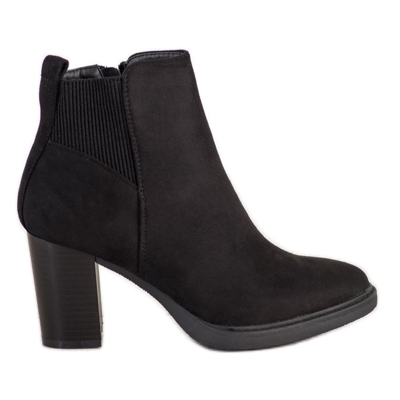 Super Mode Botas pretas em um poste preto