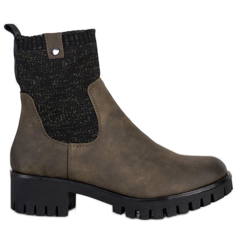 M.Daszyński Botas deslizantes na plataforma verde