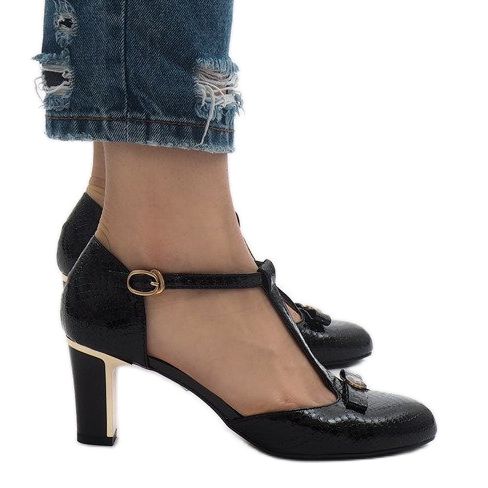 Bombas pretas na coluna 2239-3 preto