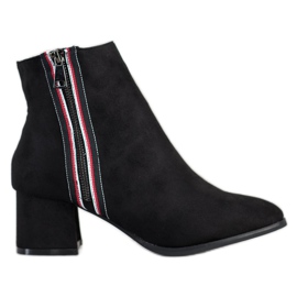 M.Daszyński Botas de camurça com zíper decorativo preto M.Daszyński Botas de camurça com zíper decorativo preto