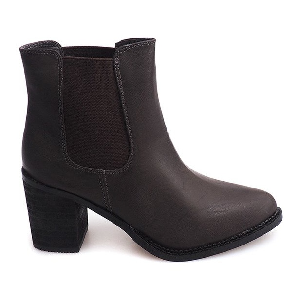 Botas em um poste F024 cinza