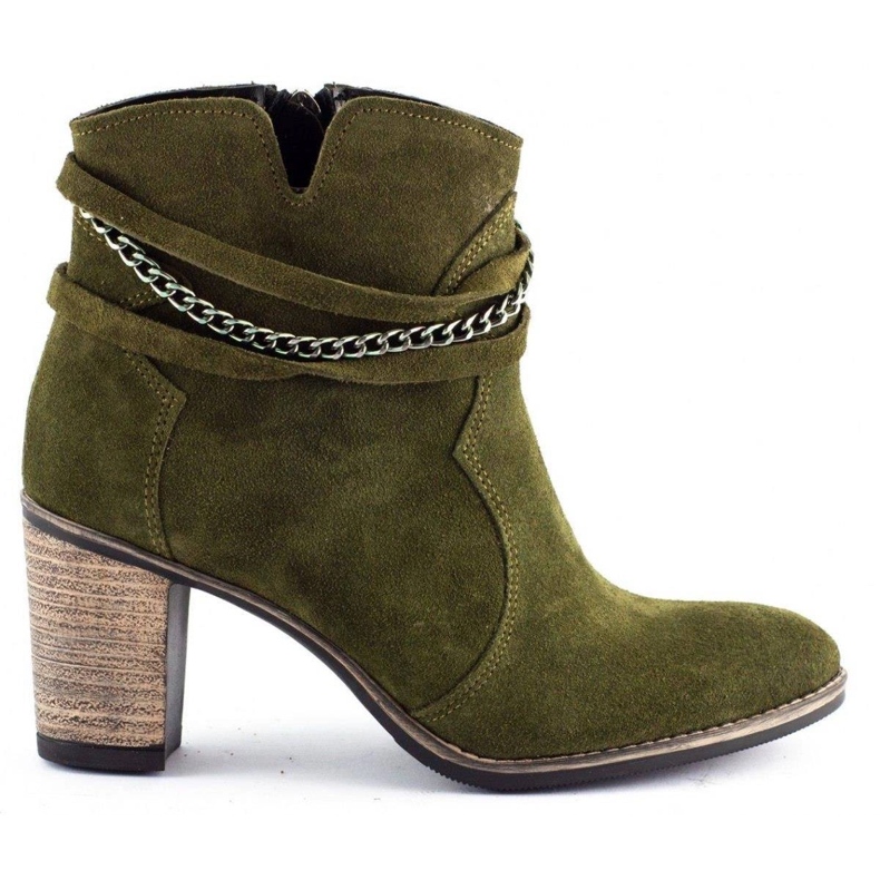 Olivier Botas com corrente Megi verde