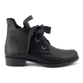 Olivier Botas com fita, Flora isoladas com grão preto