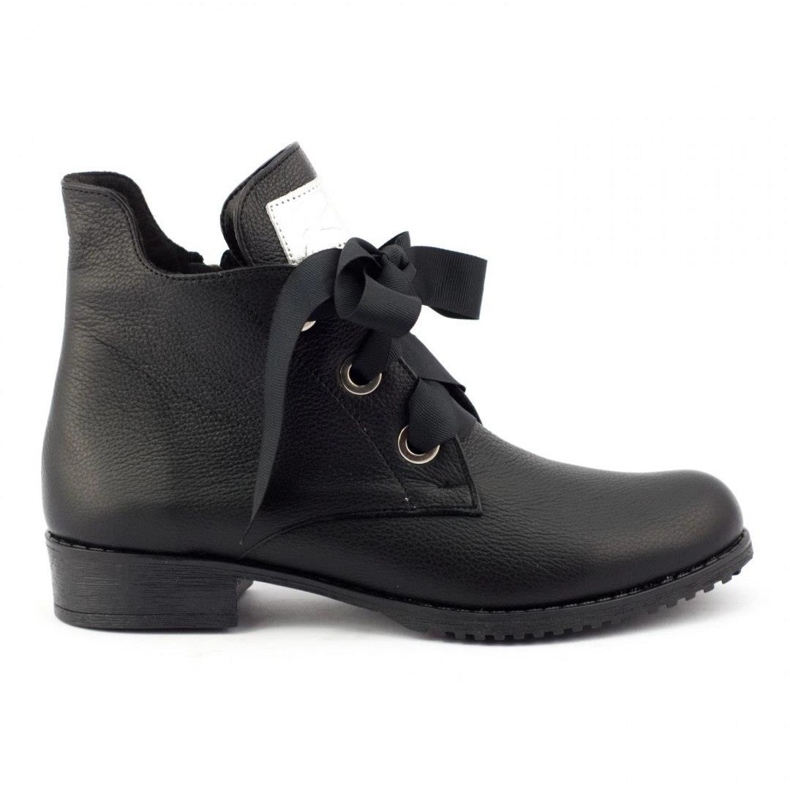 Olivier Botas com fita, Flora isoladas com grão preto