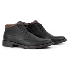 Polbut Botas pretas isoladas C16 preto