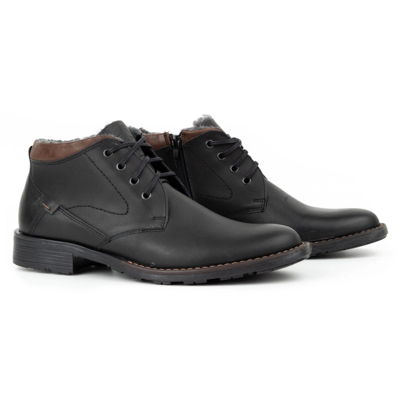Polbut Botas pretas isoladas C16 preto