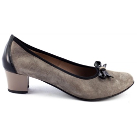 Maxoni Bombas para mulheres no posto 1634 marrom