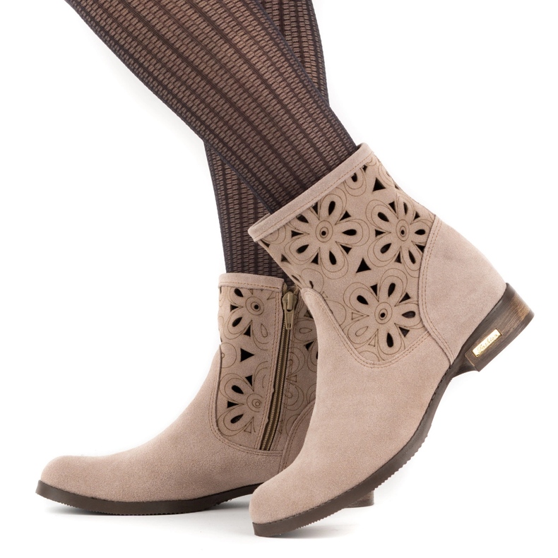 Olivier Botas Alice bege com bordados confortáveis