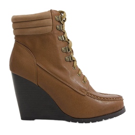 Botas de cano alto marrom