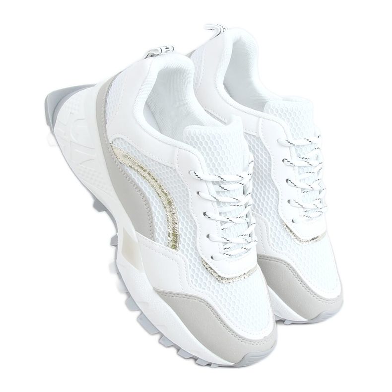 Tênis esportivos branco e cinza 2008