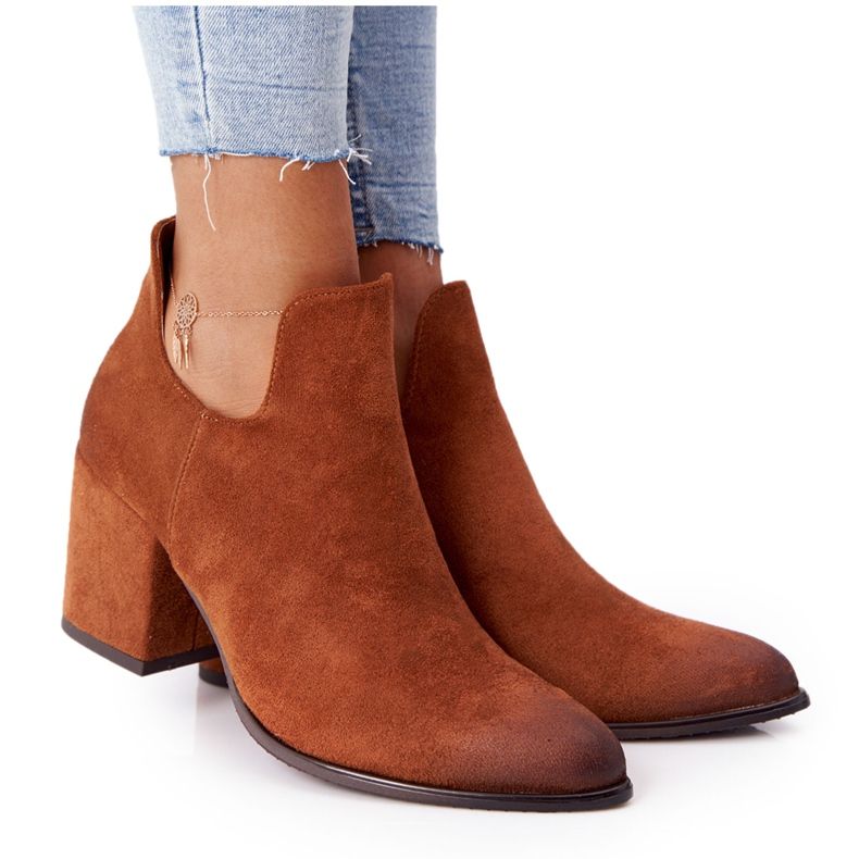 Vinceza Botas femininas com recortes no salto Camel Caroline castanho Vinceza Botas femininas com recortes no salto Camel Caroline castanho
