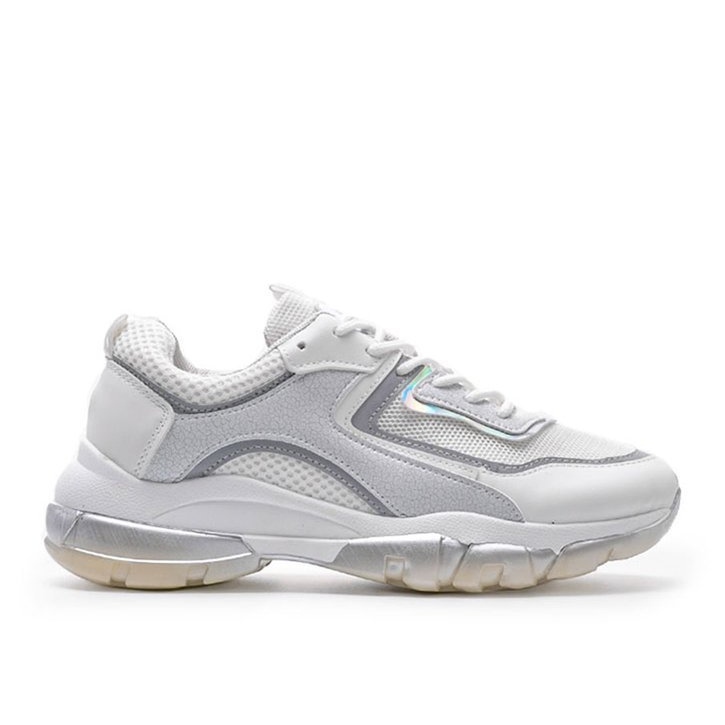 Tênis esportivos brancos 9796