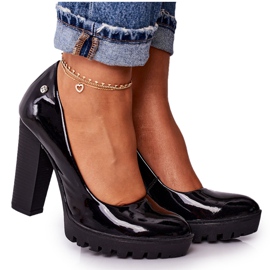 Bombas em uma barra e plataforma Maciejka Black Lacquered 02629-05 preto