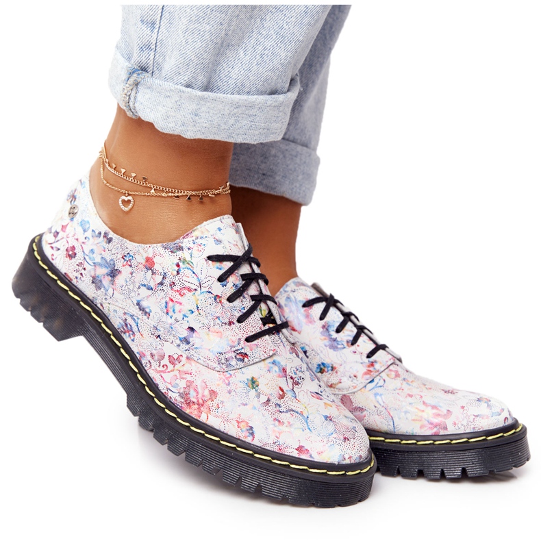 Sapatos femininos Oxfords Maciejka de couro branco com flores 04087-38