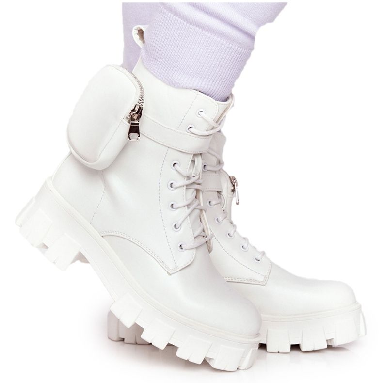 PS1 Trabalhadores de botas na plataforma com o rim branco sábado