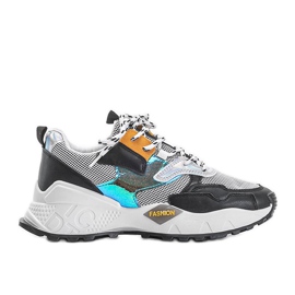 Tênis preto azevinho branco