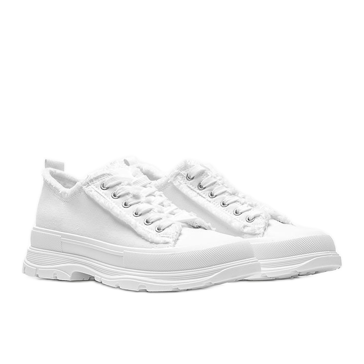 Tênis branco em uma sola Makenna grossa