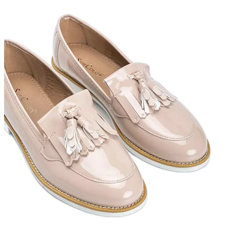 Sapatos laqueados bege com franjas Lorena
