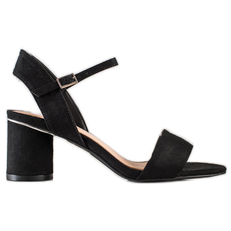 Evento Sandálias elegantes em um bar preto