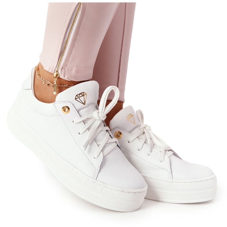 Tênis feminino de couro com plataforma branco Nicole 2645 dourado