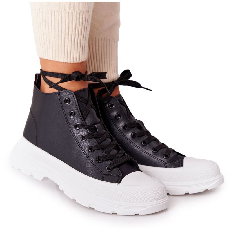 Tênis feminino de couro trissy preto com sola grande