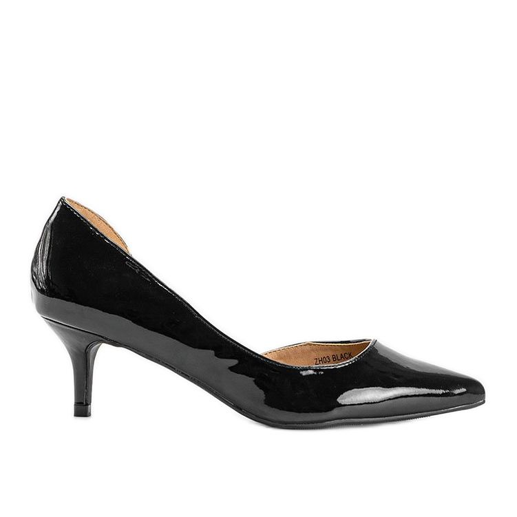 Sapatos pretos laqueados com salto agulha Brita