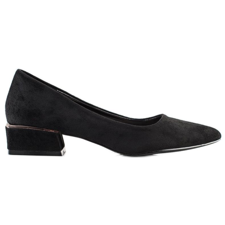 Goodin Bombas pretas em um salto plano preto