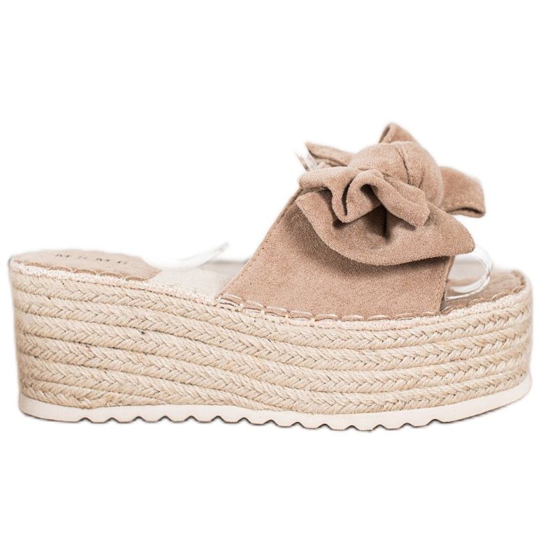 SHELOVET Chinelos na plataforma com um laço bege SHELOVET Chinelos na plataforma com um laço bege