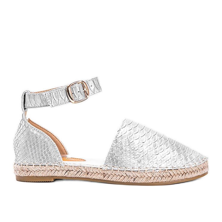 Alpercatas prateadas no padrão de pele de cobra do Jordão prata