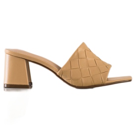 SHELOVET Chinelos de dedo bege acolchoados