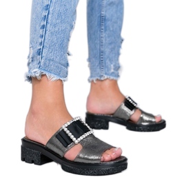 Chinelos cinza brilhantes com fivela Lizzy Chinelos cinza brilhantes com fivela Lizzy