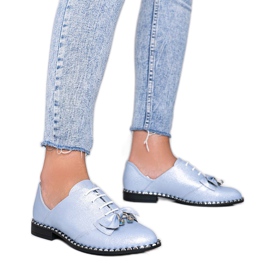 Sapatos azuis brilhantes com um laço de estrelas perdidas azul