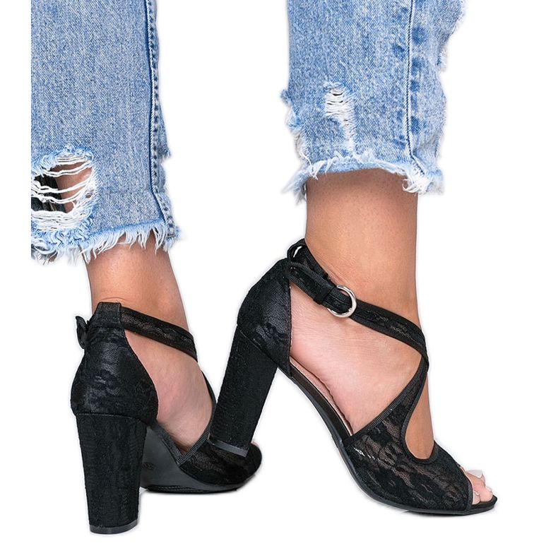 Sandálias de renda preta no poste Beth preto