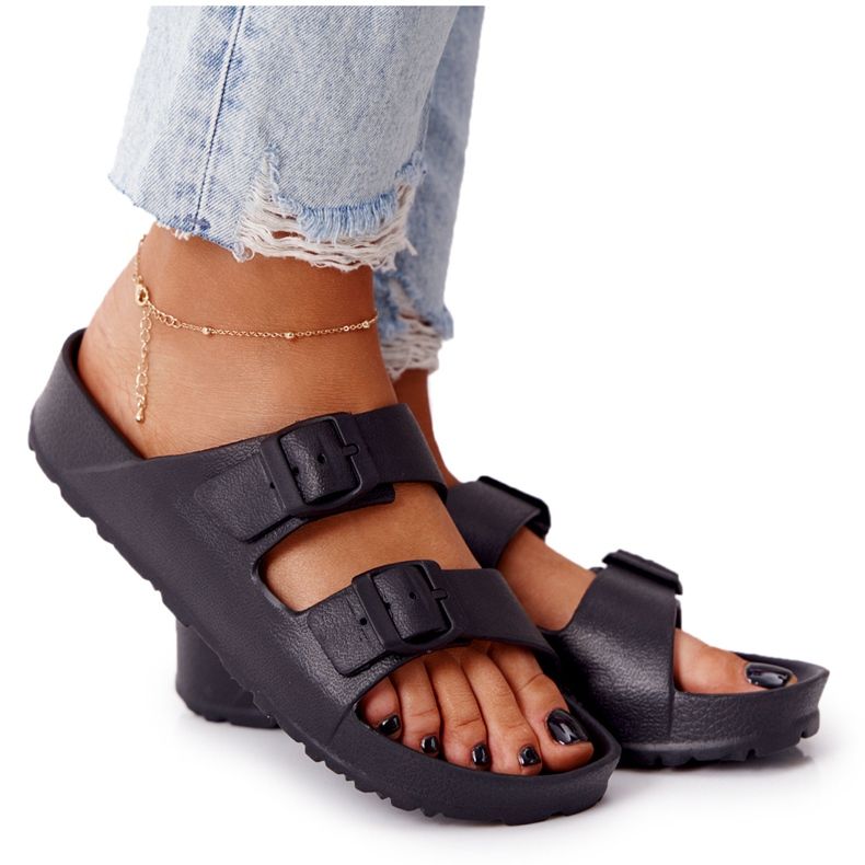 NEWS Chinelos femininos pretos de borracha Stacy