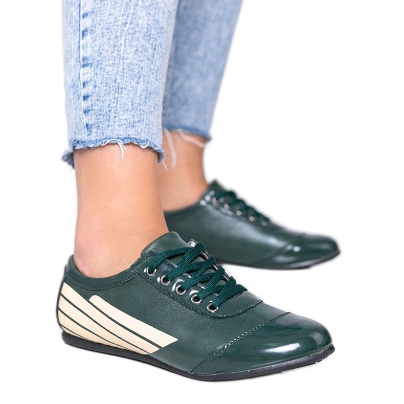 Sapatos verdes com bico envernizado da Cheryl Sapatos verdes com bico envernizado da Cheryl