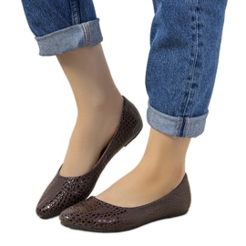 Bailarinas marrons com padrão de pele de crocodilo Mozzare rosa