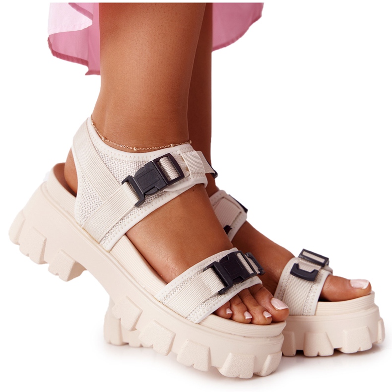 PS1 Sandálias na enorme plataforma bege voam alto