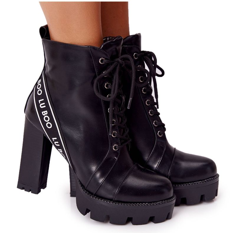 Botas amarradas no poste Black Lu Boo preto