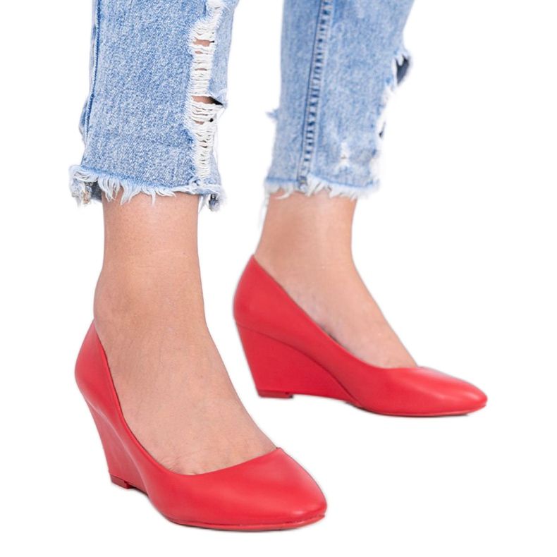 Sapatos vermelhos no calcanhar de cunha Caffe Sapatos vermelhos no calcanhar de cunha Caffe