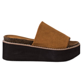 Corina Chinelos em plataforma alta marrom