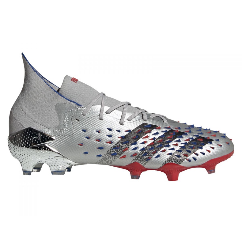 Chuteiras Adidas Predator Freak.1 Fg M FY1050 cinza prata