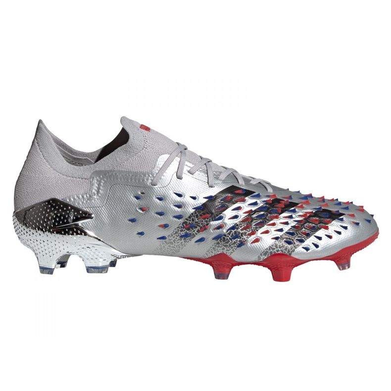 Chuteiras Adidas Predator Freak.1 Low Fg M FY1051 cinza prata