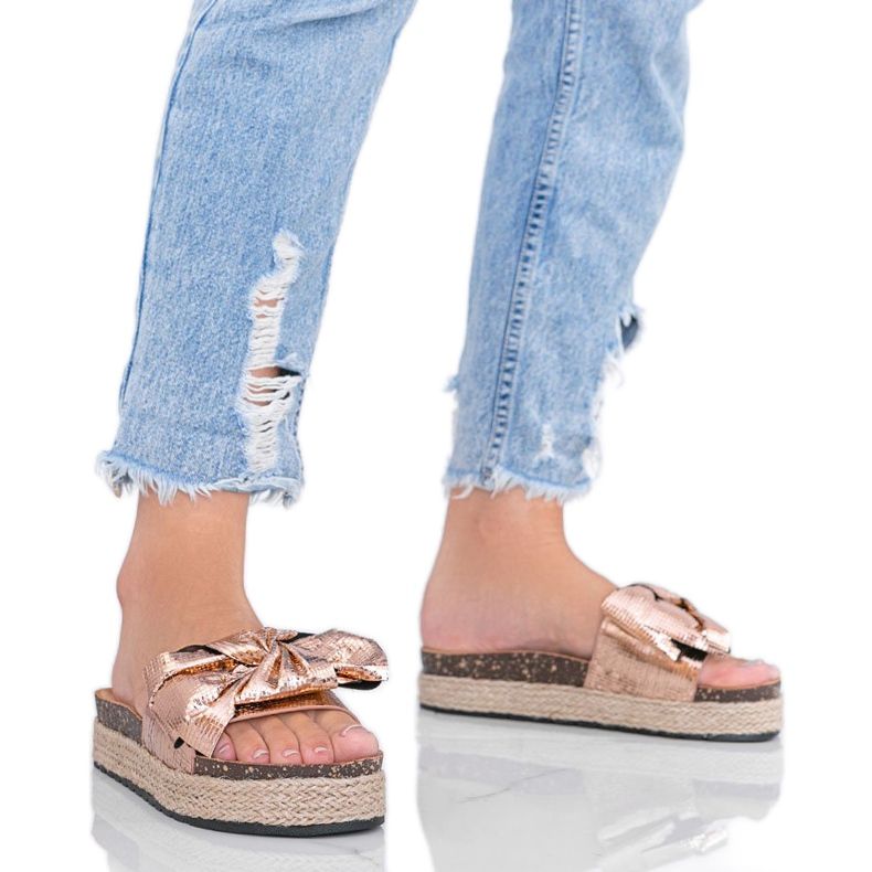 Chinelos femininos em ouro rosa com laço Columbia dourado Chinelos femininos em ouro rosa com laço Columbia dourado