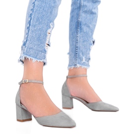 Bombas cinza no posto baixo de Gemma