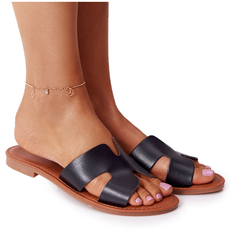 Seres de chinelos de couro preto feminino